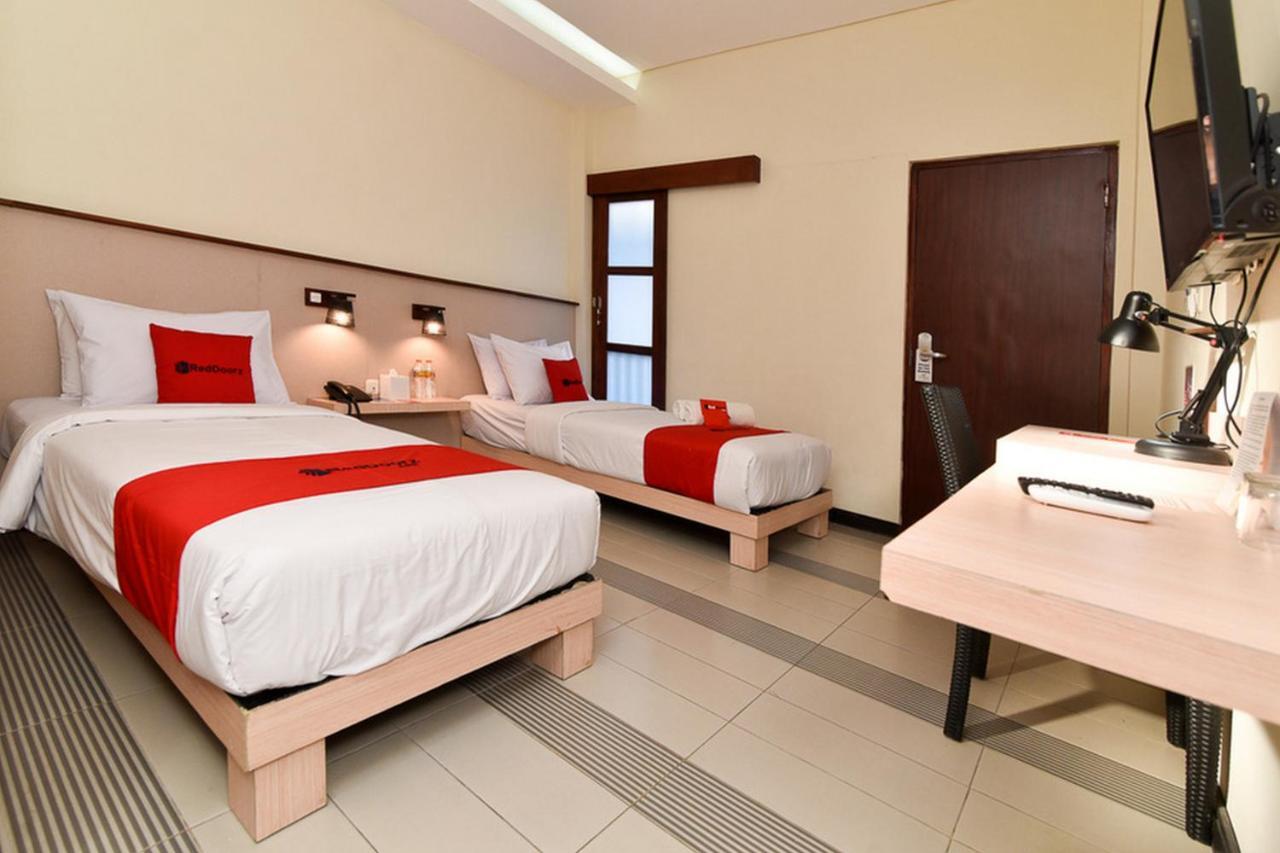 Reddoorz Near Legian Street Hotel Exterior photo